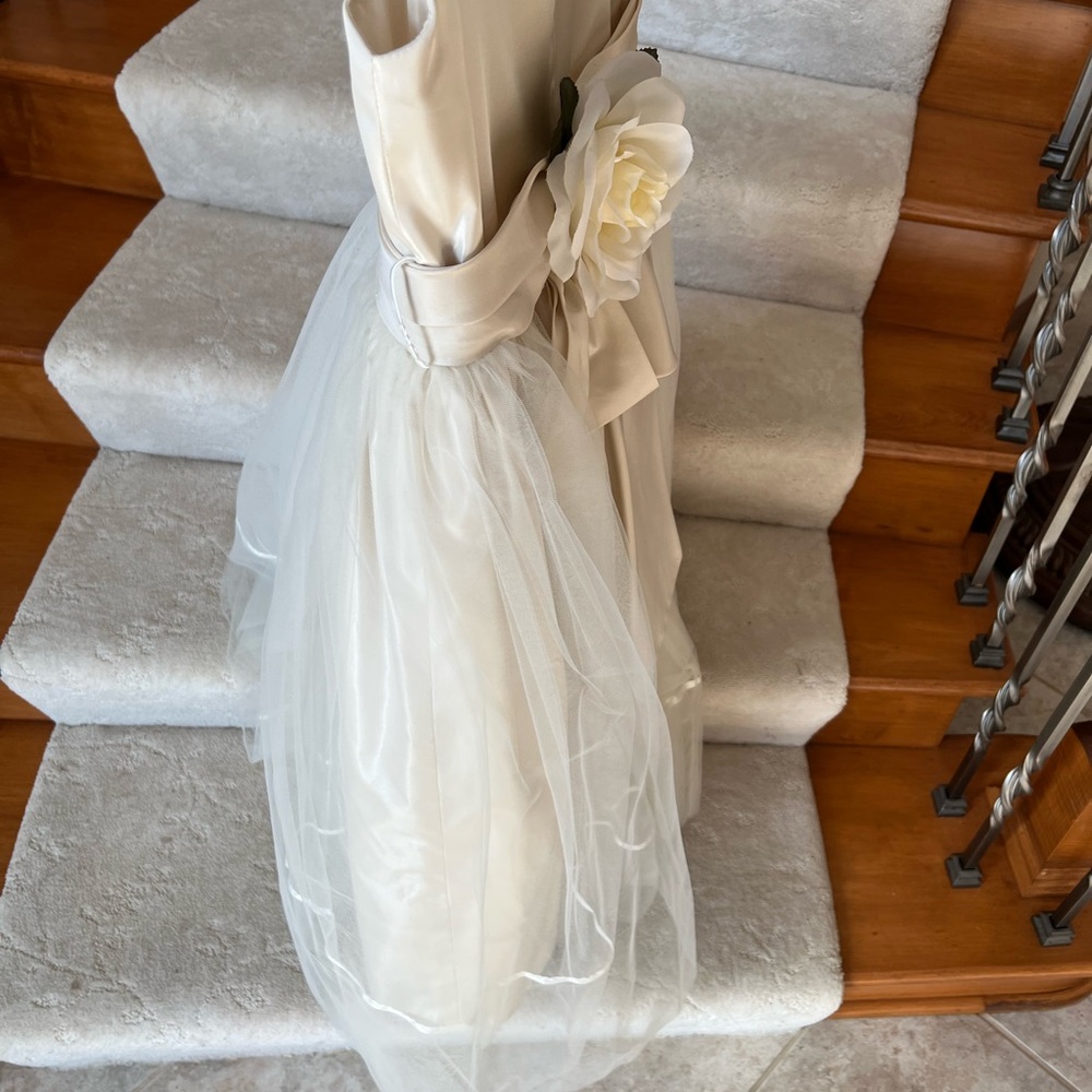 Fenaroli for Regalia Satin-look Ivory/Champagne Flower Girl Dress Girls Sz: 12 - Picture 3 of 13